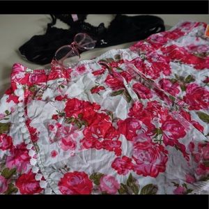 Floral stretchy shorts